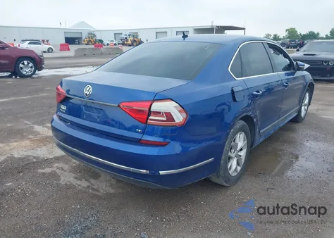 2016 Volkswagen Passat 1.8T S z USA, uszkodzony, nr VIN 1VWAS7A33GC027781